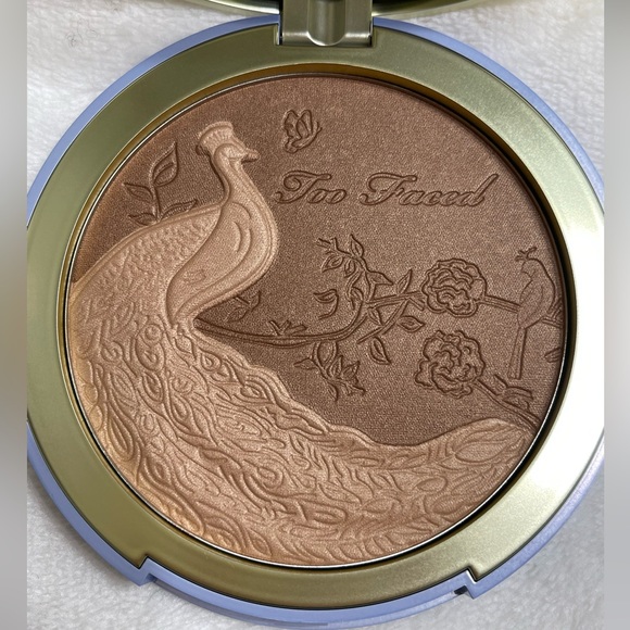 Too faced Natural Lust Bronzer ☀️😍 - Picture 3 of 10